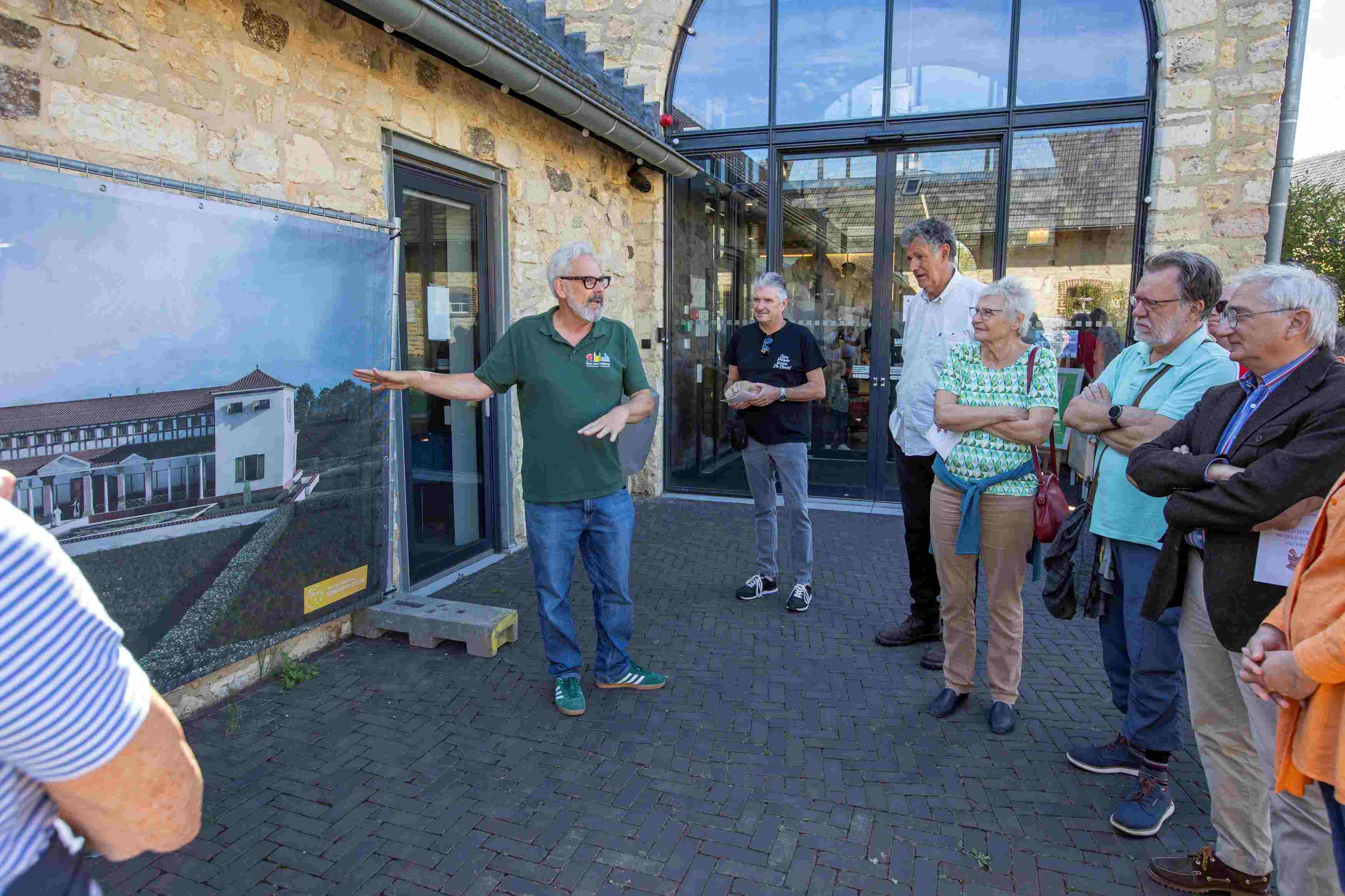 Veel bezoekers bij opening Romeins Infocentrum Overhuizen