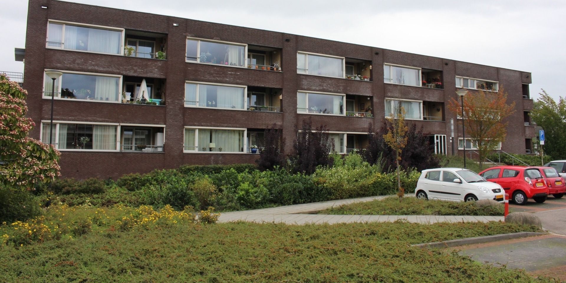 Buitenkant van een appartementencomplex.